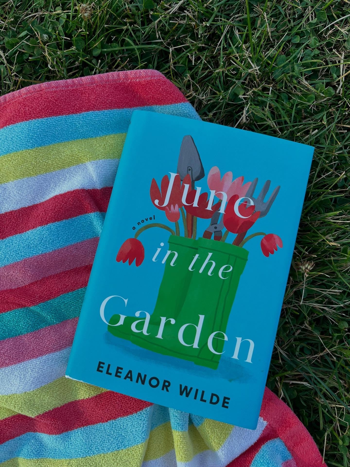 Influencer Ambassador Instagram Post @reading.with.my.goldens